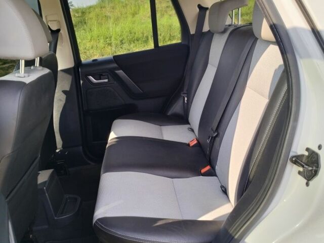 Білий Ленд Ровер Freelander, об'ємом двигуна 2.2 л та пробігом 263 тис. км за 13300 $, фото 20 на Automoto.ua