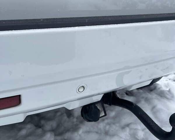 Белый Ленд Ровер Фрилендер, объемом двигателя 2.2 л и пробегом 207 тыс. км за 13950 $, фото 155 на Automoto.ua