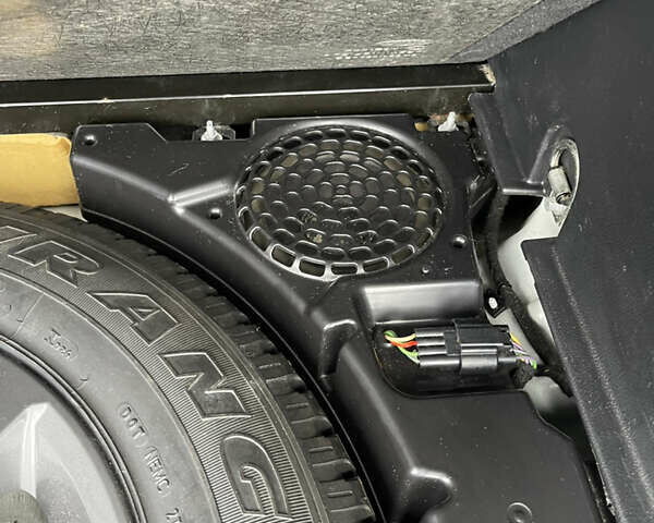 Белый Ленд Ровер Фрилендер, объемом двигателя 2.2 л и пробегом 207 тыс. км за 13950 $, фото 150 на Automoto.ua