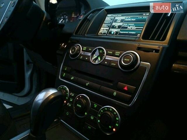 Білий Ленд Ровер Freelander, об'ємом двигуна 2 л та пробігом 200 тис. км за 13500 $, фото 3 на Automoto.ua