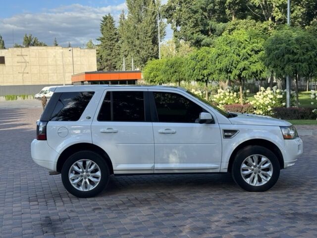 Белый Ленд Ровер Фрилендер, объемом двигателя 2 л и пробегом 236 тыс. км за 11900 $, фото 16 на Automoto.ua