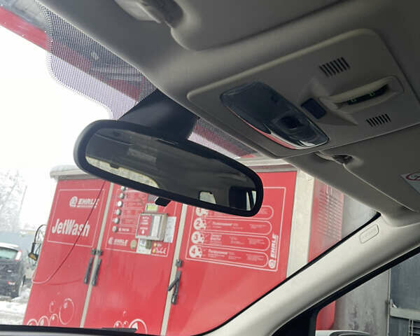 Белый Ленд Ровер Фрилендер, объемом двигателя 2.2 л и пробегом 207 тыс. км за 13950 $, фото 80 на Automoto.ua