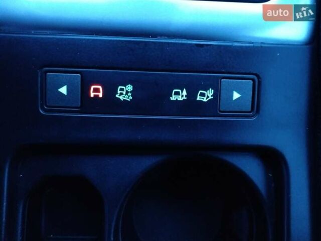 Білий Ленд Ровер Freelander, об'ємом двигуна 2.2 л та пробігом 225 тис. км за 14300 $, фото 39 на Automoto.ua