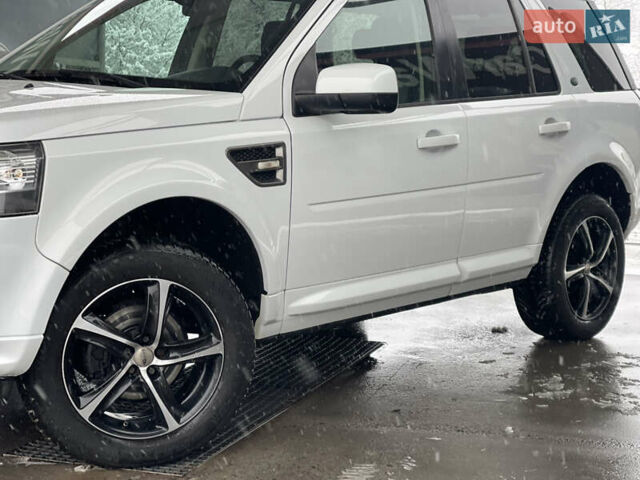 Белый Ленд Ровер Фрилендер, объемом двигателя 2.2 л и пробегом 207 тыс. км за 13950 $, фото 60 на Automoto.ua