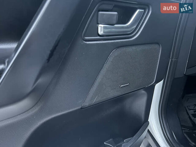 Білий Ленд Ровер Freelander, об'ємом двигуна 2.18 л та пробігом 225 тис. км за 12990 $, фото 70 на Automoto.ua