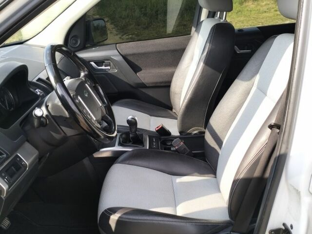 Білий Ленд Ровер Freelander, об'ємом двигуна 2.2 л та пробігом 263 тис. км за 13300 $, фото 18 на Automoto.ua