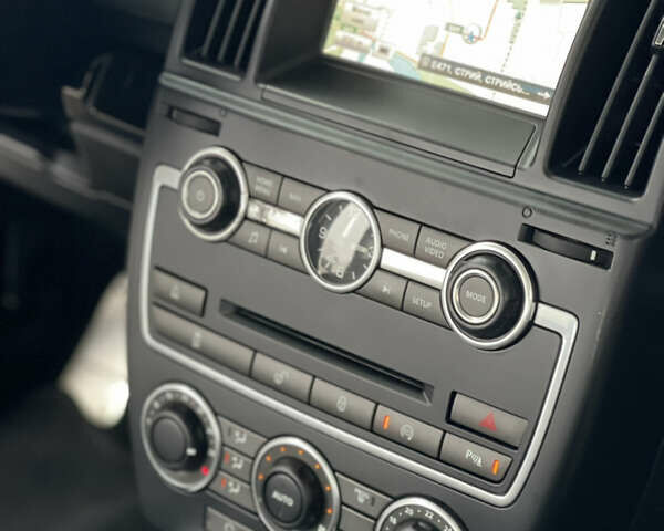 Белый Ленд Ровер Фрилендер, объемом двигателя 2.2 л и пробегом 207 тыс. км за 13950 $, фото 142 на Automoto.ua