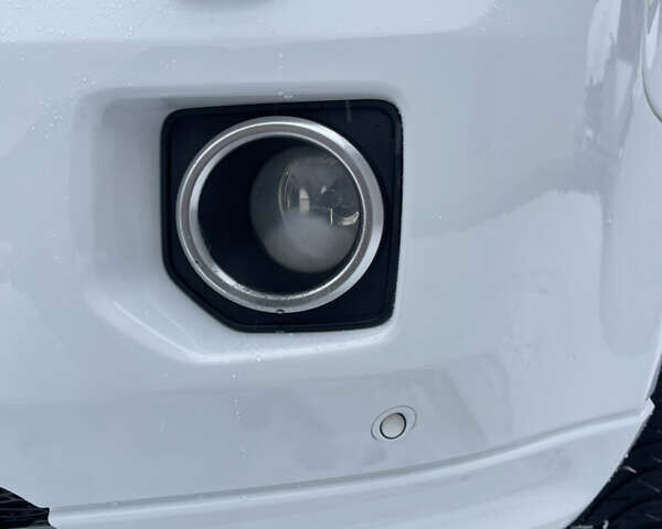 Белый Ленд Ровер Фрилендер, объемом двигателя 2.2 л и пробегом 207 тыс. км за 13950 $, фото 154 на Automoto.ua