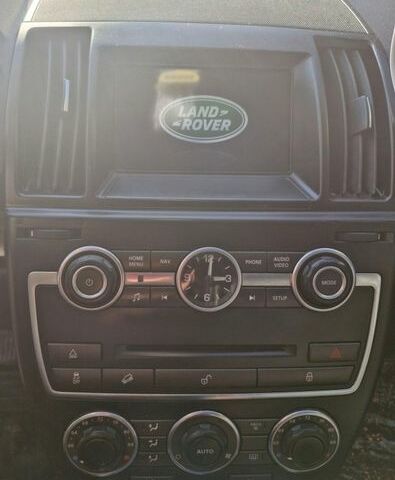 Белый Ленд Ровер Фрилендер, объемом двигателя 2 л и пробегом 250 тыс. км за 12200 $, фото 6 на Automoto.ua