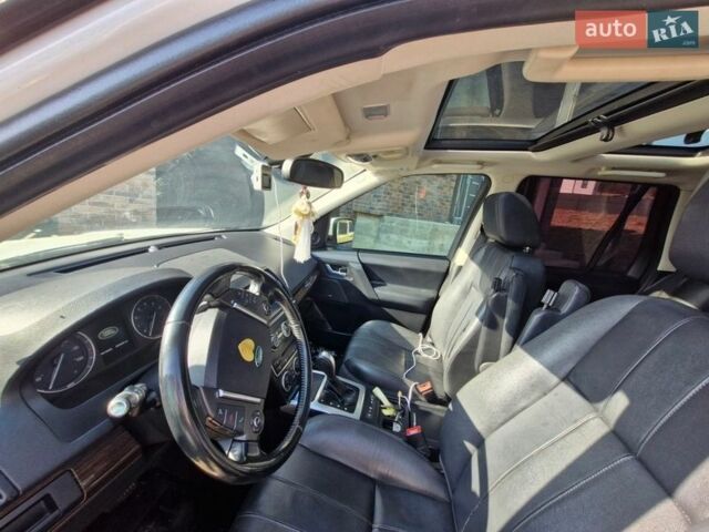 Белый Ленд Ровер Фрилендер, объемом двигателя 2 л и пробегом 250 тыс. км за 12200 $, фото 5 на Automoto.ua