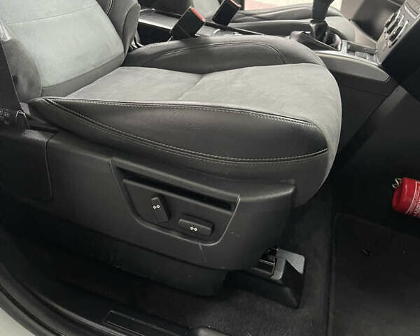 Белый Ленд Ровер Фрилендер, объемом двигателя 2.2 л и пробегом 207 тыс. км за 13950 $, фото 140 на Automoto.ua