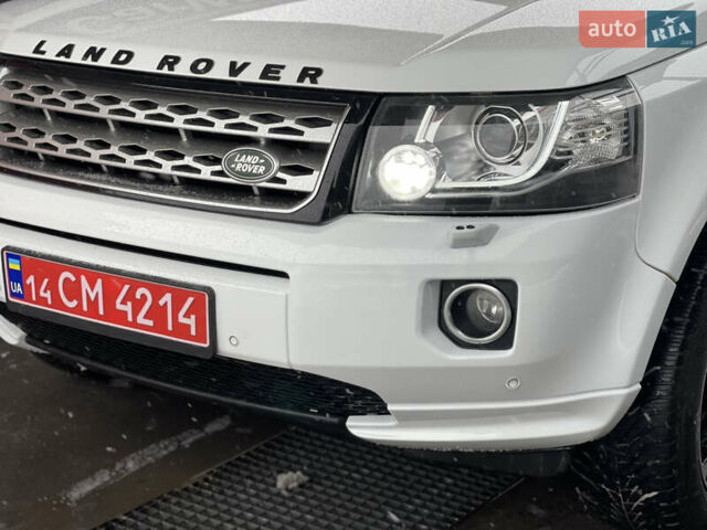 Белый Ленд Ровер Фрилендер, объемом двигателя 2.2 л и пробегом 207 тыс. км за 13950 $, фото 147 на Automoto.ua