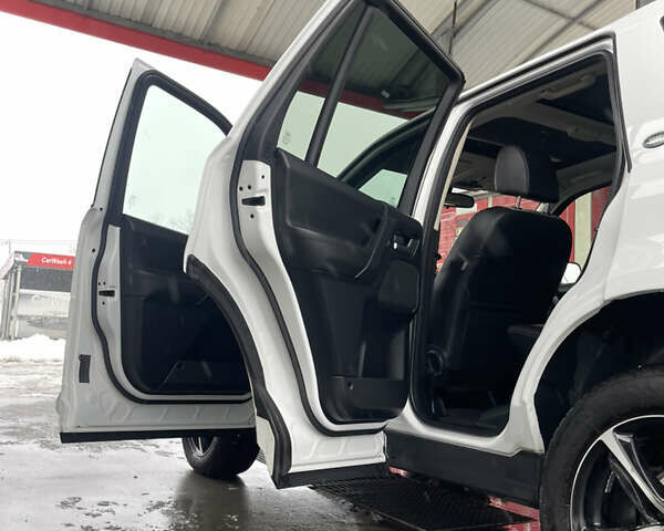 Белый Ленд Ровер Фрилендер, объемом двигателя 2.2 л и пробегом 207 тыс. км за 13950 $, фото 89 на Automoto.ua