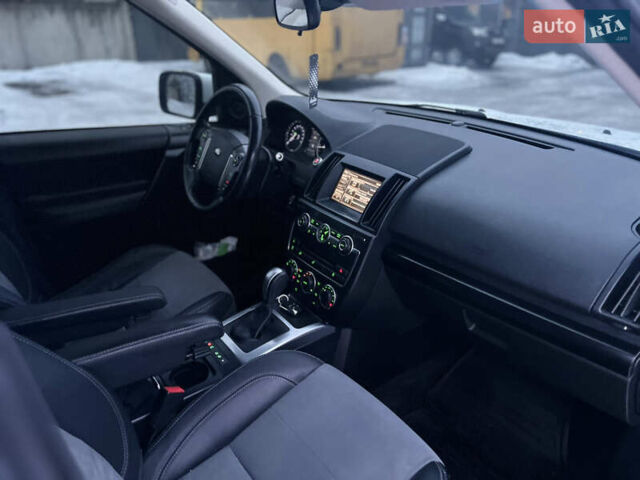 Білий Ленд Ровер Freelander, об'ємом двигуна 2.18 л та пробігом 225 тис. км за 12990 $, фото 57 на Automoto.ua