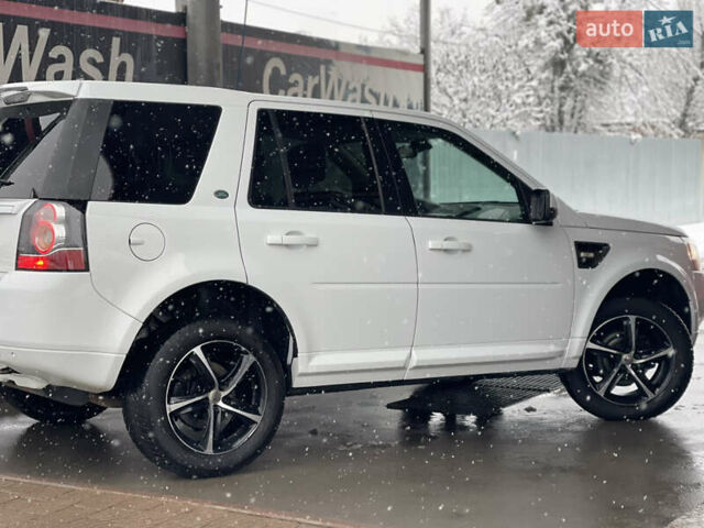Белый Ленд Ровер Фрилендер, объемом двигателя 2.2 л и пробегом 207 тыс. км за 13950 $, фото 71 на Automoto.ua