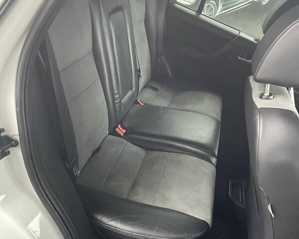 Белый Ленд Ровер Фрилендер, объемом двигателя 2.2 л и пробегом 207 тыс. км за 13950 $, фото 105 на Automoto.ua