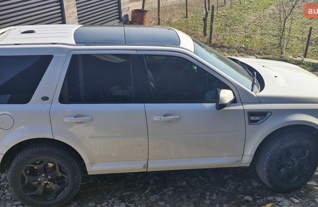 Белый Ленд Ровер Фрилендер, объемом двигателя 2 л и пробегом 250 тыс. км за 12200 $, фото 3 на Automoto.ua