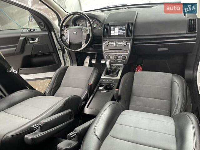 Белый Ленд Ровер Фрилендер, объемом двигателя 2.2 л и пробегом 207 тыс. км за 13950 $, фото 134 на Automoto.ua