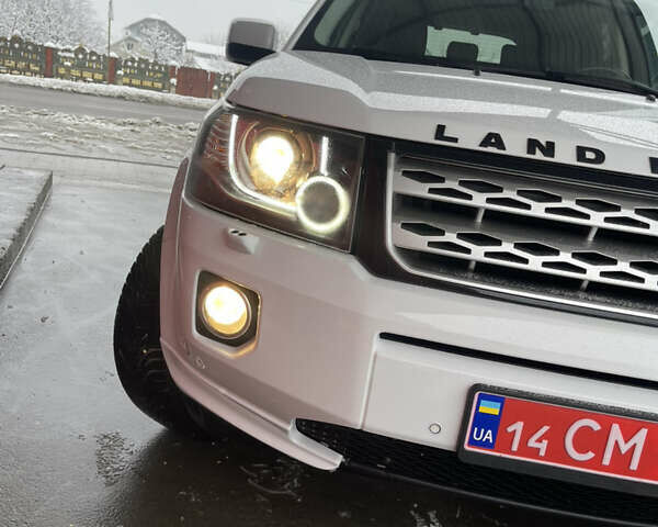 Белый Ленд Ровер Фрилендер, объемом двигателя 2.2 л и пробегом 207 тыс. км за 13950 $, фото 69 на Automoto.ua