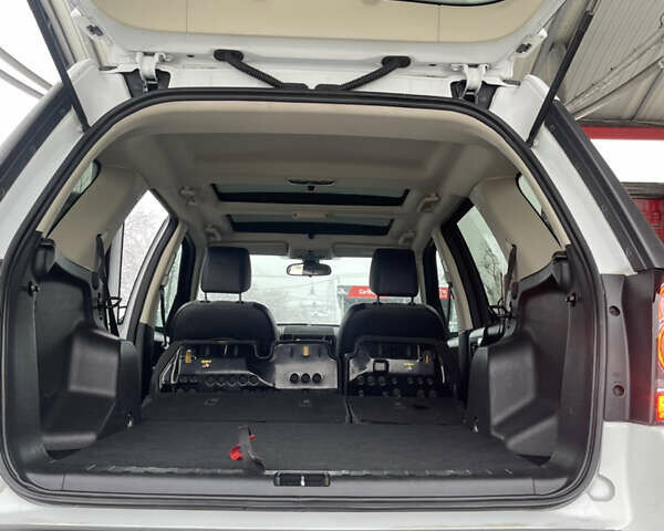 Белый Ленд Ровер Фрилендер, объемом двигателя 2.2 л и пробегом 207 тыс. км за 13950 $, фото 111 на Automoto.ua