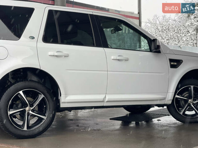 Белый Ленд Ровер Фрилендер, объемом двигателя 2.2 л и пробегом 207 тыс. км за 13950 $, фото 74 на Automoto.ua