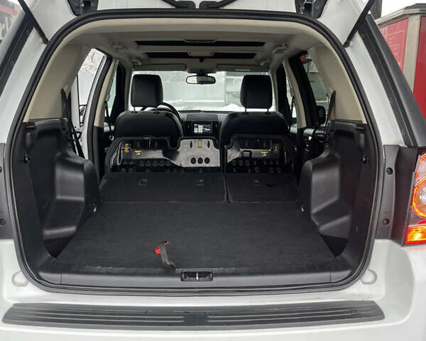 Белый Ленд Ровер Фрилендер, объемом двигателя 2.2 л и пробегом 207 тыс. км за 13950 $, фото 110 на Automoto.ua