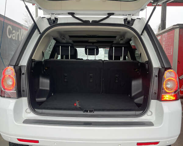 Белый Ленд Ровер Фрилендер, объемом двигателя 2.2 л и пробегом 207 тыс. км за 13950 $, фото 103 на Automoto.ua