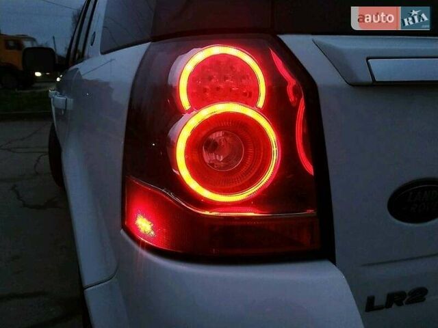 Білий Ленд Ровер Freelander, об'ємом двигуна 2 л та пробігом 200 тис. км за 13500 $, фото 10 на Automoto.ua