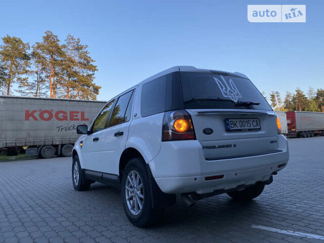 Білий Ленд Ровер Freelander, об'ємом двигуна 2.18 л та пробігом 180 тис. км за 12499 $, фото 14 на Automoto.ua