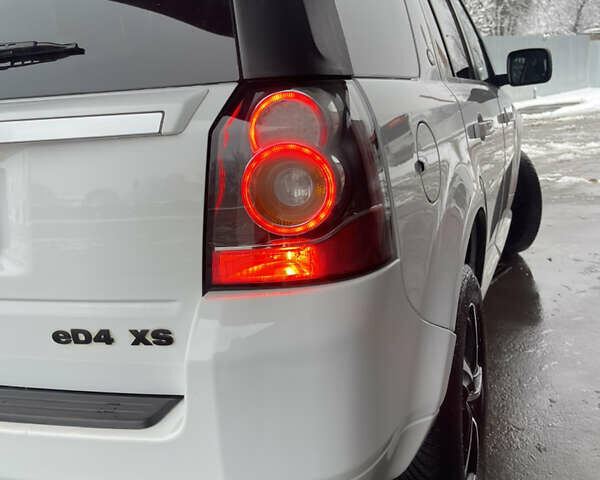 Белый Ленд Ровер Фрилендер, объемом двигателя 2.2 л и пробегом 207 тыс. км за 13950 $, фото 43 на Automoto.ua