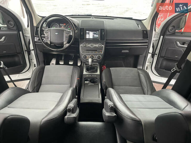 Белый Ленд Ровер Фрилендер, объемом двигателя 2.2 л и пробегом 207 тыс. км за 13950 $, фото 125 на Automoto.ua