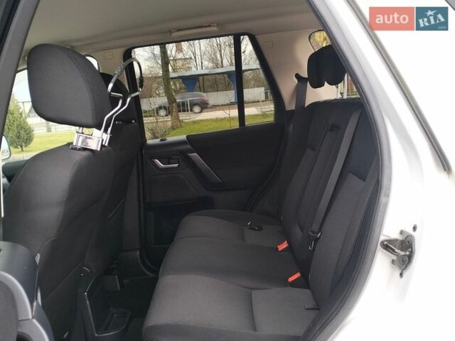 Білий Ленд Ровер Freelander, об'ємом двигуна 2.2 л та пробігом 227 тис. км за 12650 $, фото 45 на Automoto.ua