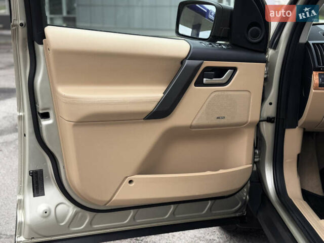 Бежевый Ленд Ровер Фрилендер, объемом двигателя 2.2 л и пробегом 289 тыс. км за 10500 $, фото 25 на Automoto.ua