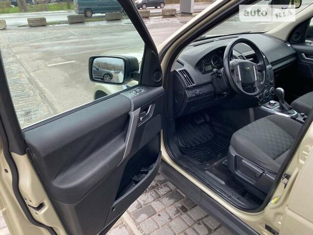 Бежевый Ленд Ровер Фрилендер, объемом двигателя 3.2 л и пробегом 285 тыс. км за 9250 $, фото 2 на Automoto.ua