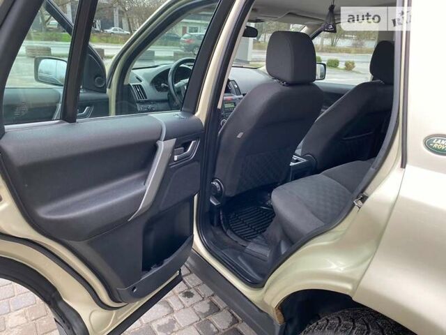 Бежевый Ленд Ровер Фрилендер, объемом двигателя 3.2 л и пробегом 285 тыс. км за 9250 $, фото 8 на Automoto.ua