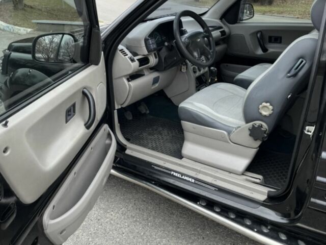 Черный Ленд Ровер Фрилендер, объемом двигателя 1.8 л и пробегом 183 тыс. км за 5500 $, фото 8 на Automoto.ua