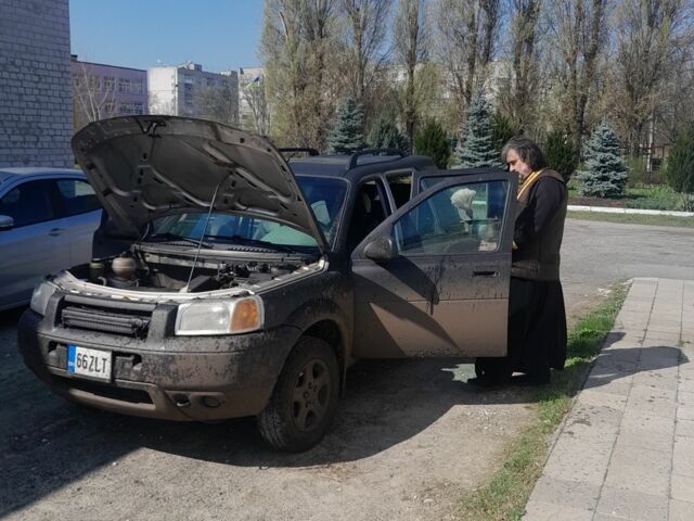 Черный Ленд Ровер Фрилендер, объемом двигателя 2 л и пробегом 394 тыс. км за 3120 $, фото 3 на Automoto.ua