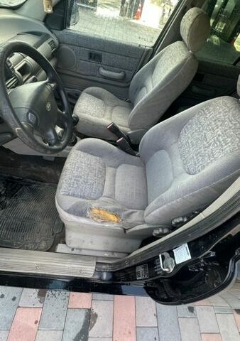 Черный Ленд Ровер Фрилендер, объемом двигателя 0 л и пробегом 355 тыс. км за 2800 $, фото 11 на Automoto.ua