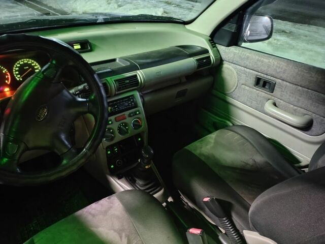 Черный Ленд Ровер Фрилендер, объемом двигателя 1.8 л и пробегом 200 тыс. км за 3850 $, фото 14 на Automoto.ua