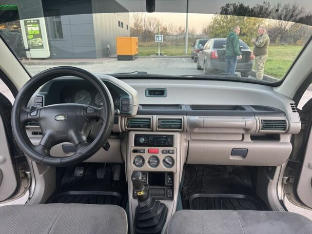 Черный Ленд Ровер Фрилендер, объемом двигателя 0 л и пробегом 320 тыс. км за 2550 $, фото 11 на Automoto.ua