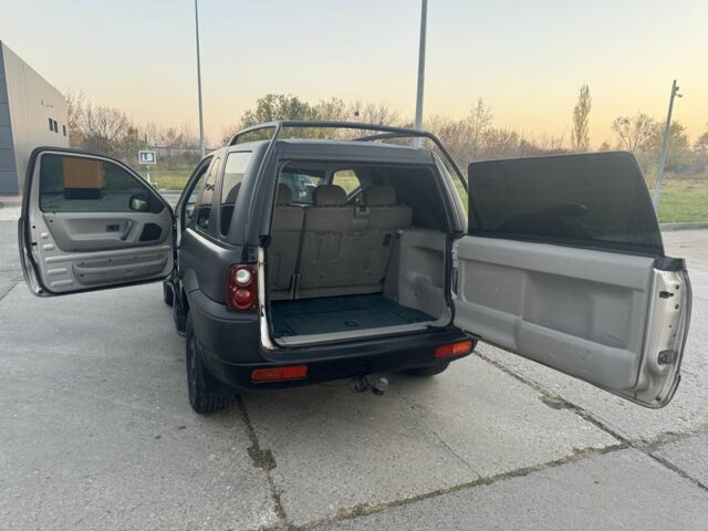 Черный Ленд Ровер Фрилендер, объемом двигателя 0 л и пробегом 320 тыс. км за 2550 $, фото 12 на Automoto.ua