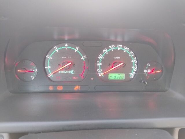 Чорний Ленд Ровер Freelander, об'ємом двигуна 1.8 л та пробігом 240 тис. км за 5500 $, фото 16 на Automoto.ua