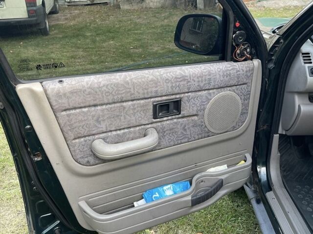 Черный Ленд Ровер Фрилендер, объемом двигателя 0 л и пробегом 365 тыс. км за 3000 $, фото 8 на Automoto.ua