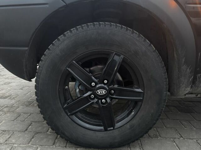 Черный Ленд Ровер Фрилендер, объемом двигателя 2 л и пробегом 100 тыс. км за 4590 $, фото 12 на Automoto.ua