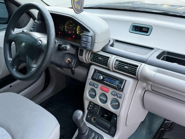Чорний Ленд Ровер Freelander, об'ємом двигуна 2 л та пробігом 400 тис. км за 3203 $, фото 4 на Automoto.ua