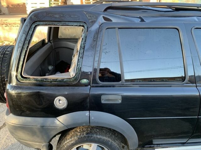 Черный Ленд Ровер Фрилендер, объемом двигателя 1.8 л и пробегом 230 тыс. км за 3200 $, фото 6 на Automoto.ua