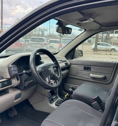 Черный Ленд Ровер Фрилендер, объемом двигателя 1.8 л и пробегом 340 тыс. км за 4400 $, фото 6 на Automoto.ua