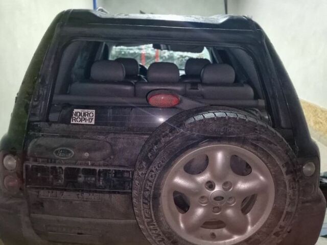 Черный Ленд Ровер Фрилендер, объемом двигателя 1.8 л и пробегом 220 тыс. км за 4000 $, фото 6 на Automoto.ua