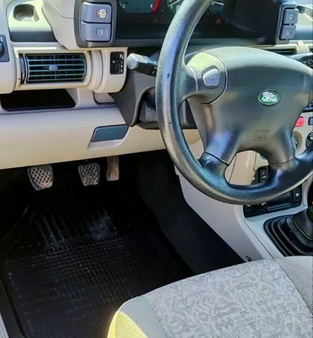 Черный Ленд Ровер Фрилендер, объемом двигателя 1.8 л и пробегом 195 тыс. км за 4300 $, фото 11 на Automoto.ua