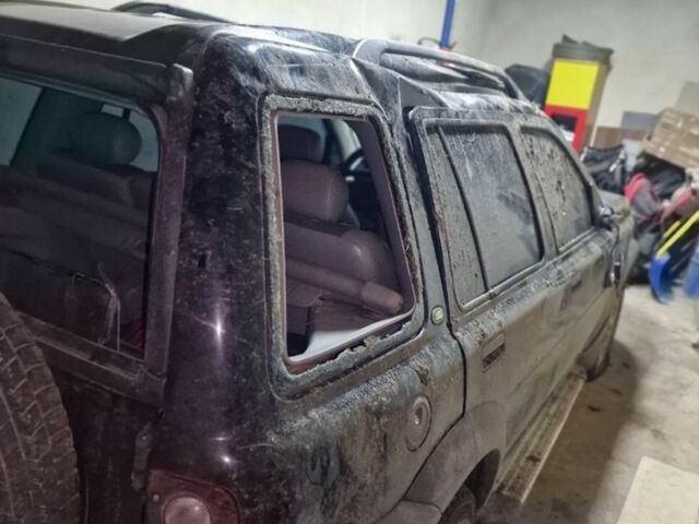 Черный Ленд Ровер Фрилендер, объемом двигателя 1.8 л и пробегом 220 тыс. км за 4000 $, фото 8 на Automoto.ua